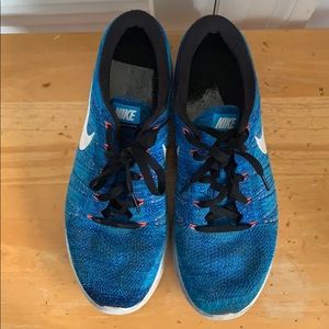 Fly knit Nike running shoes